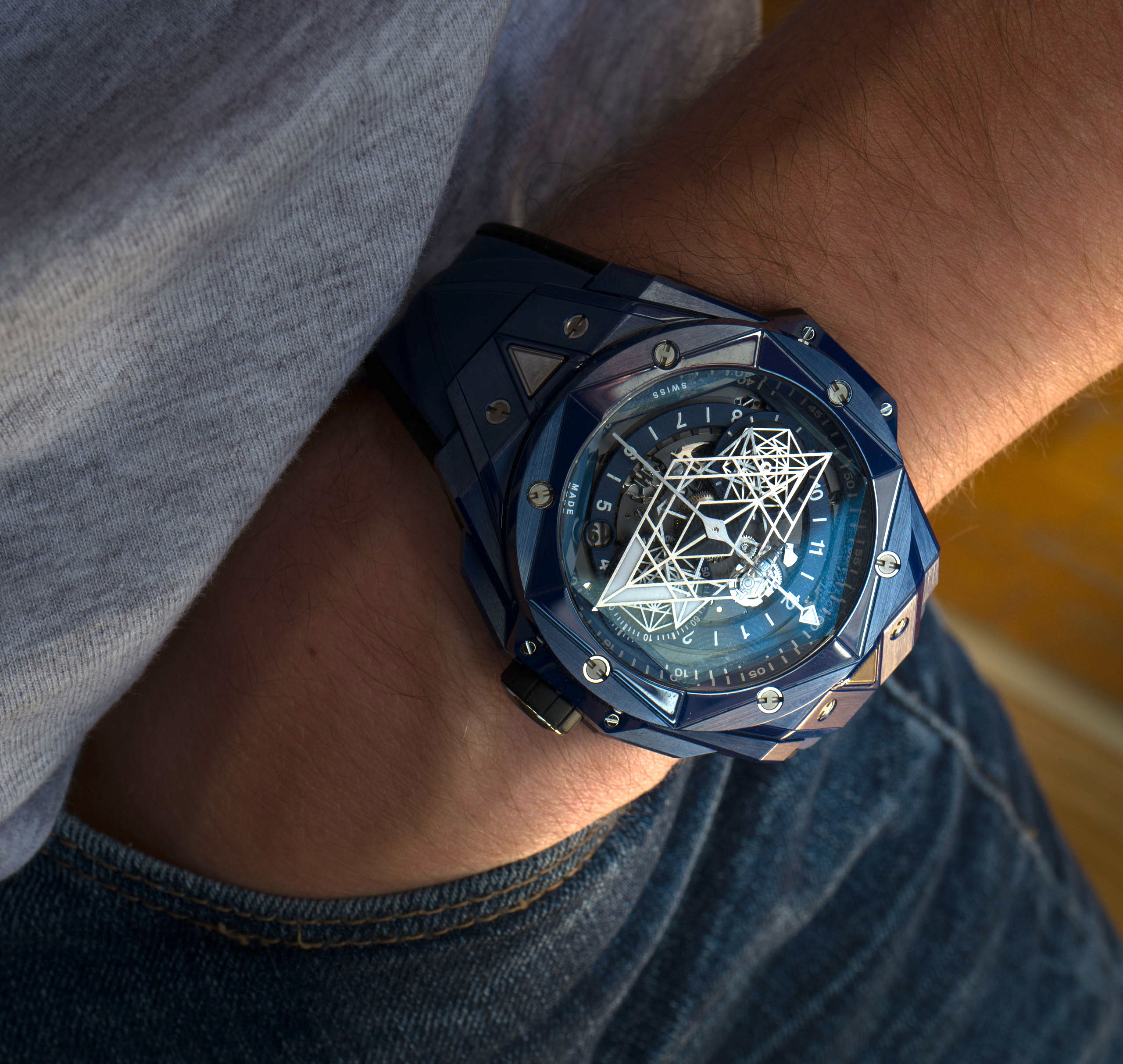 为什么我会选择宇舶表Big Bang Sang Bleu II陶瓷计时码表，而不是传统的豪华手表