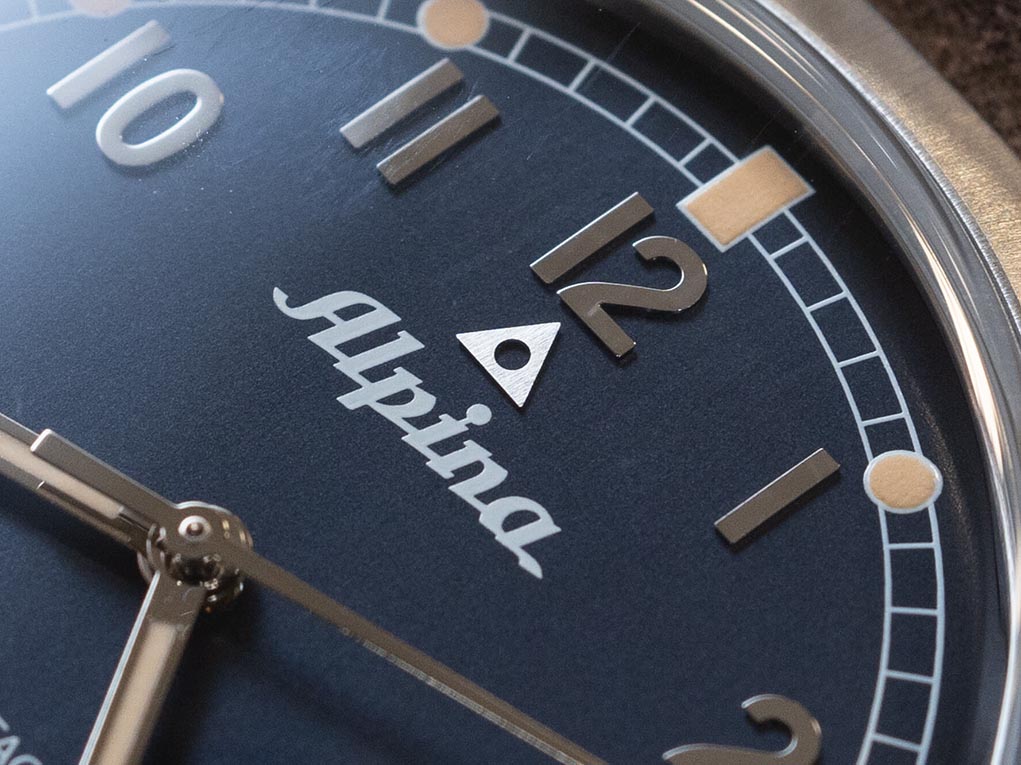 Alpina配备保险杠机芯的复古风手表