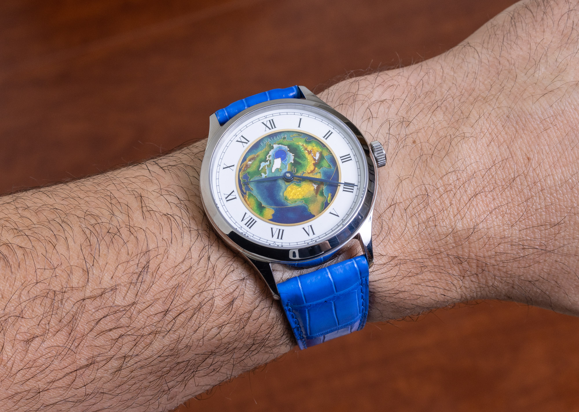 加拿大手绘表盘钟表制造商Ematelier的景泰蓝珐琅表盘手表