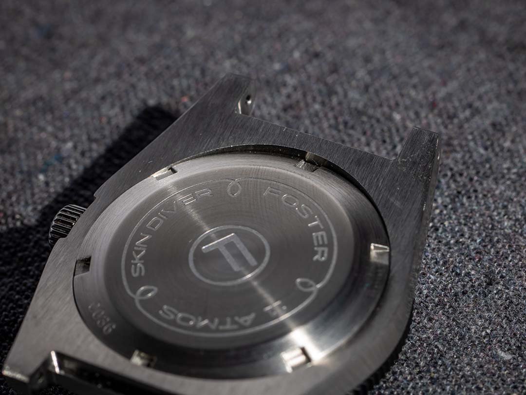 Foster Watch Company该公司的首款表款11 Atomos Skin Diver