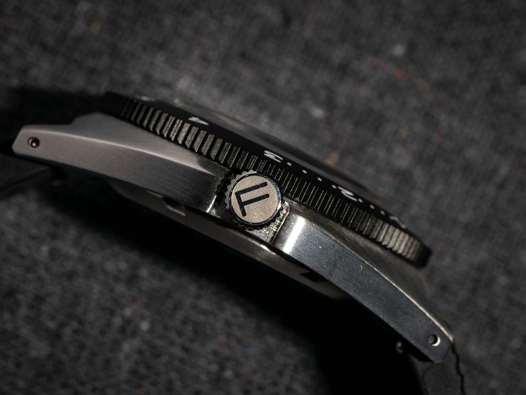 Foster Watch Company该公司的首款表款11 Atomos Skin Diver