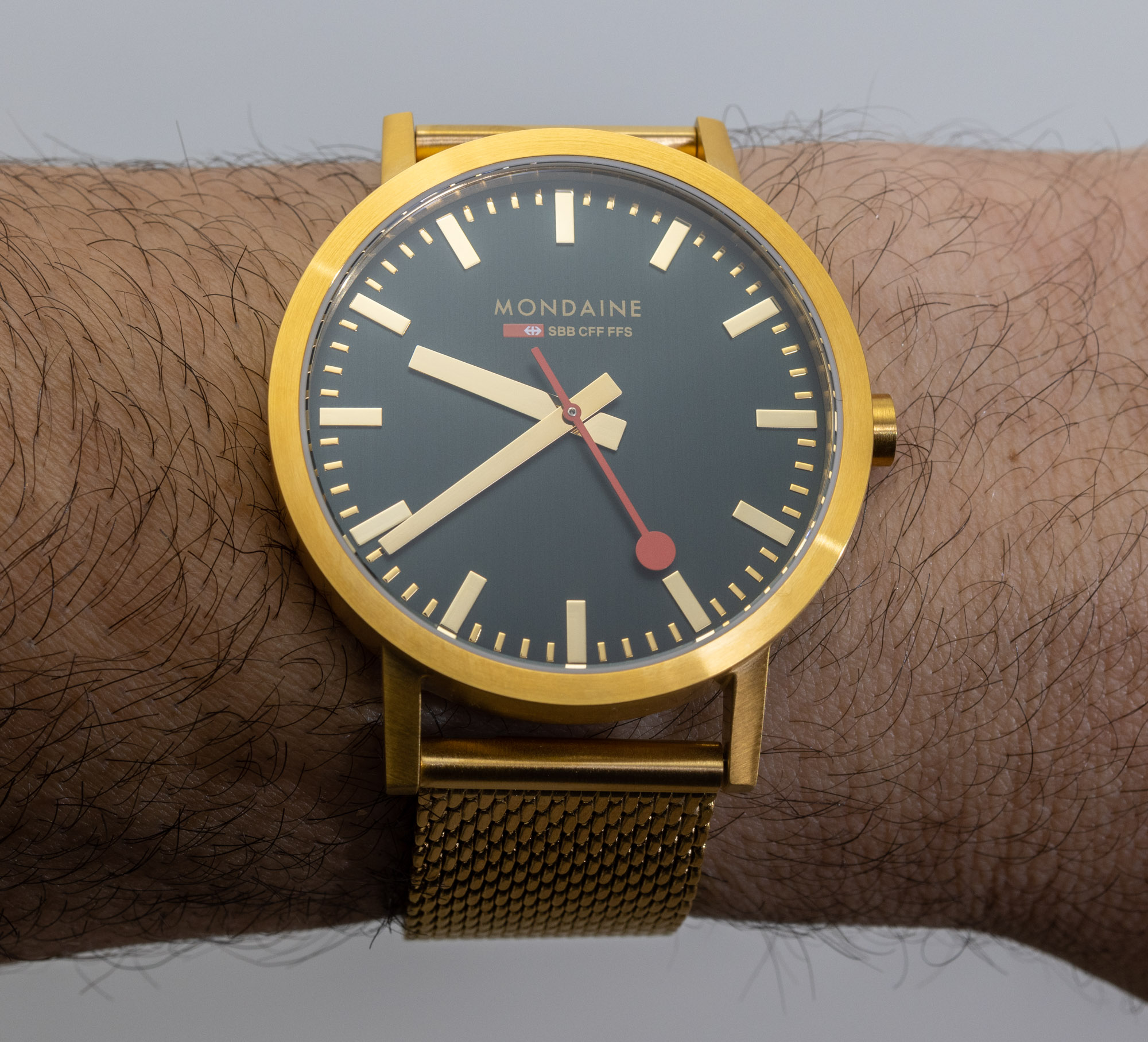 Mondaine Stop2Go WiFi 挂钟和40毫米经典腕表