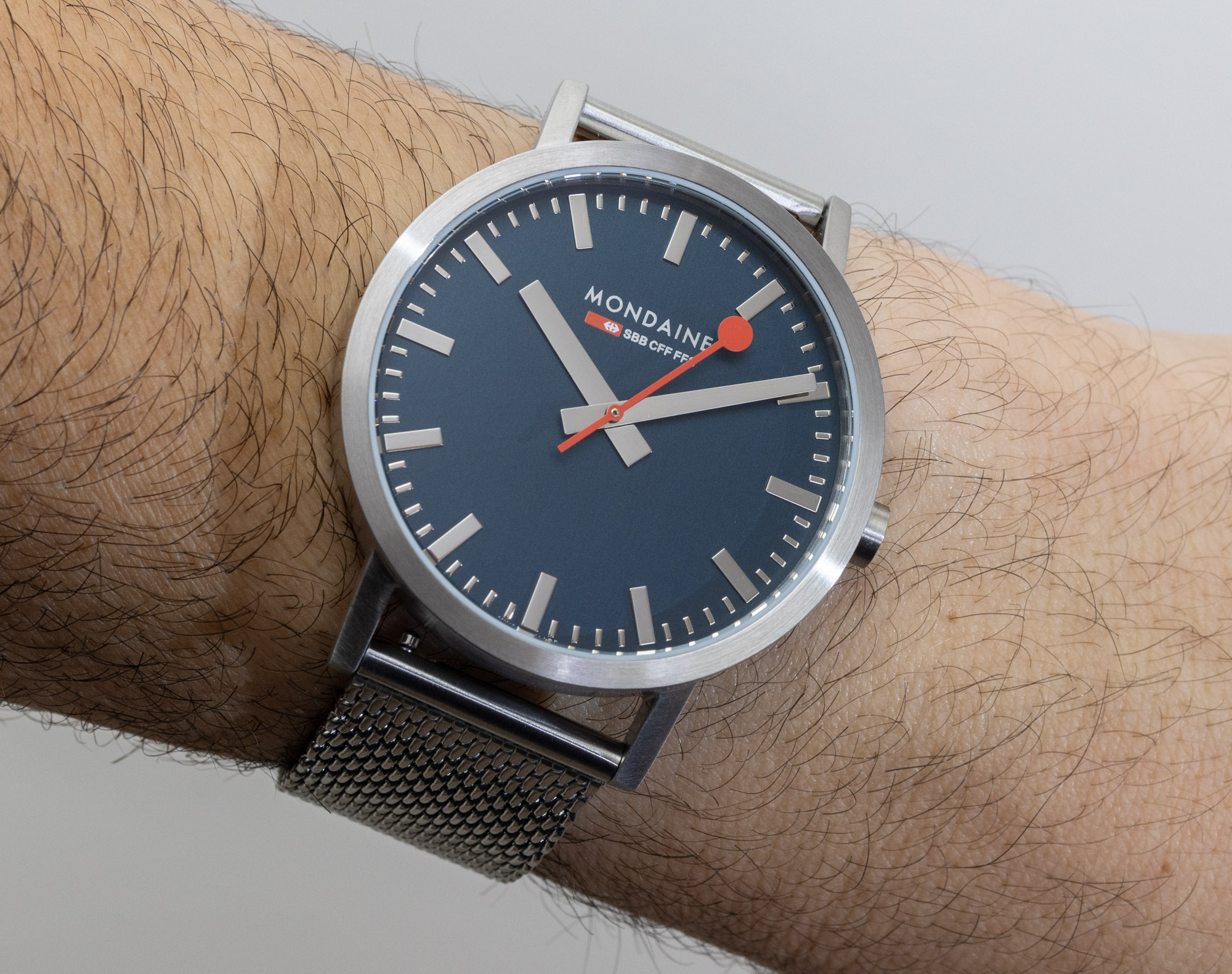 Mondaine Stop2Go WiFi 挂钟和40毫米经典腕表