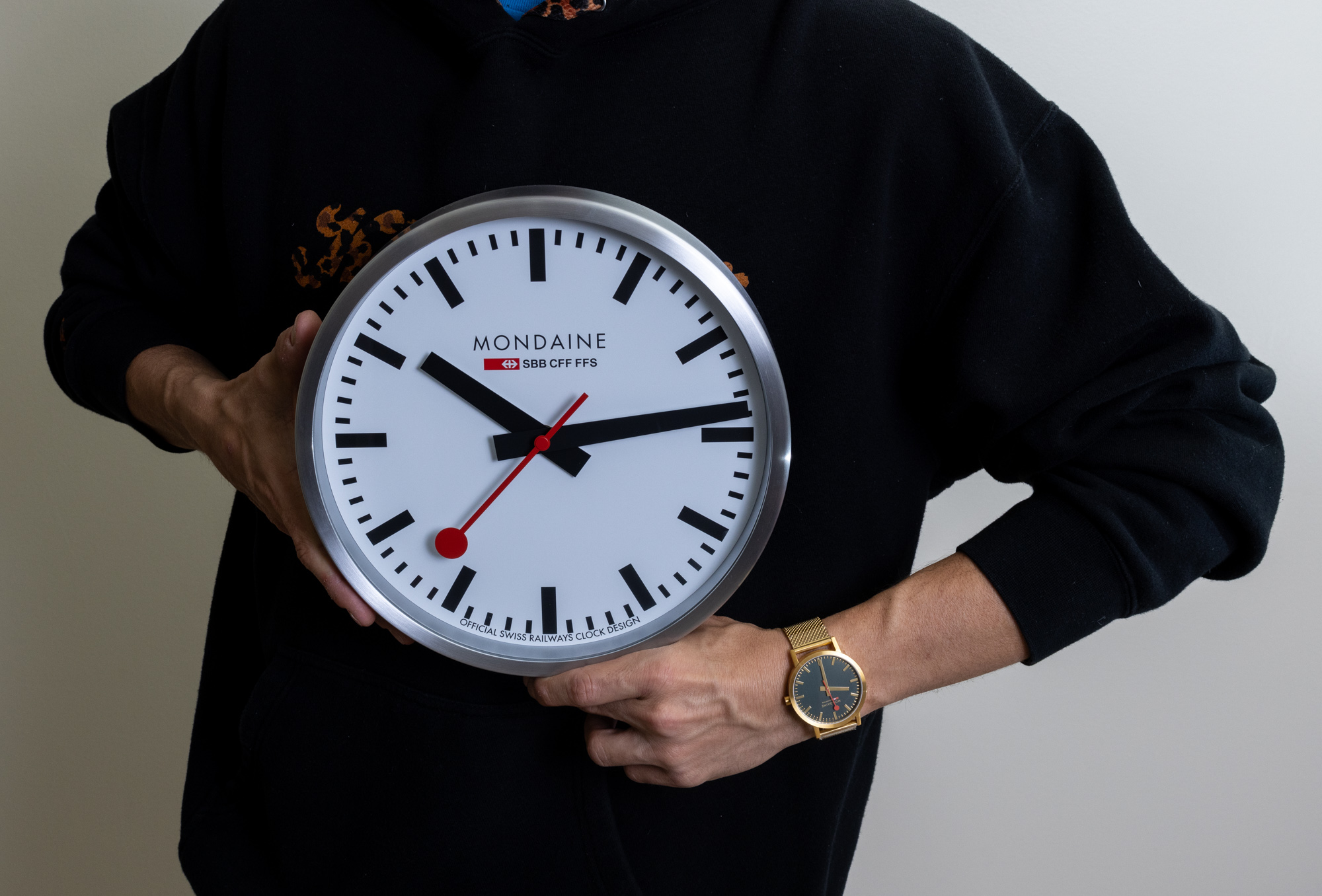 Mondaine Stop2Go WiFi 挂钟和40毫米经典腕表