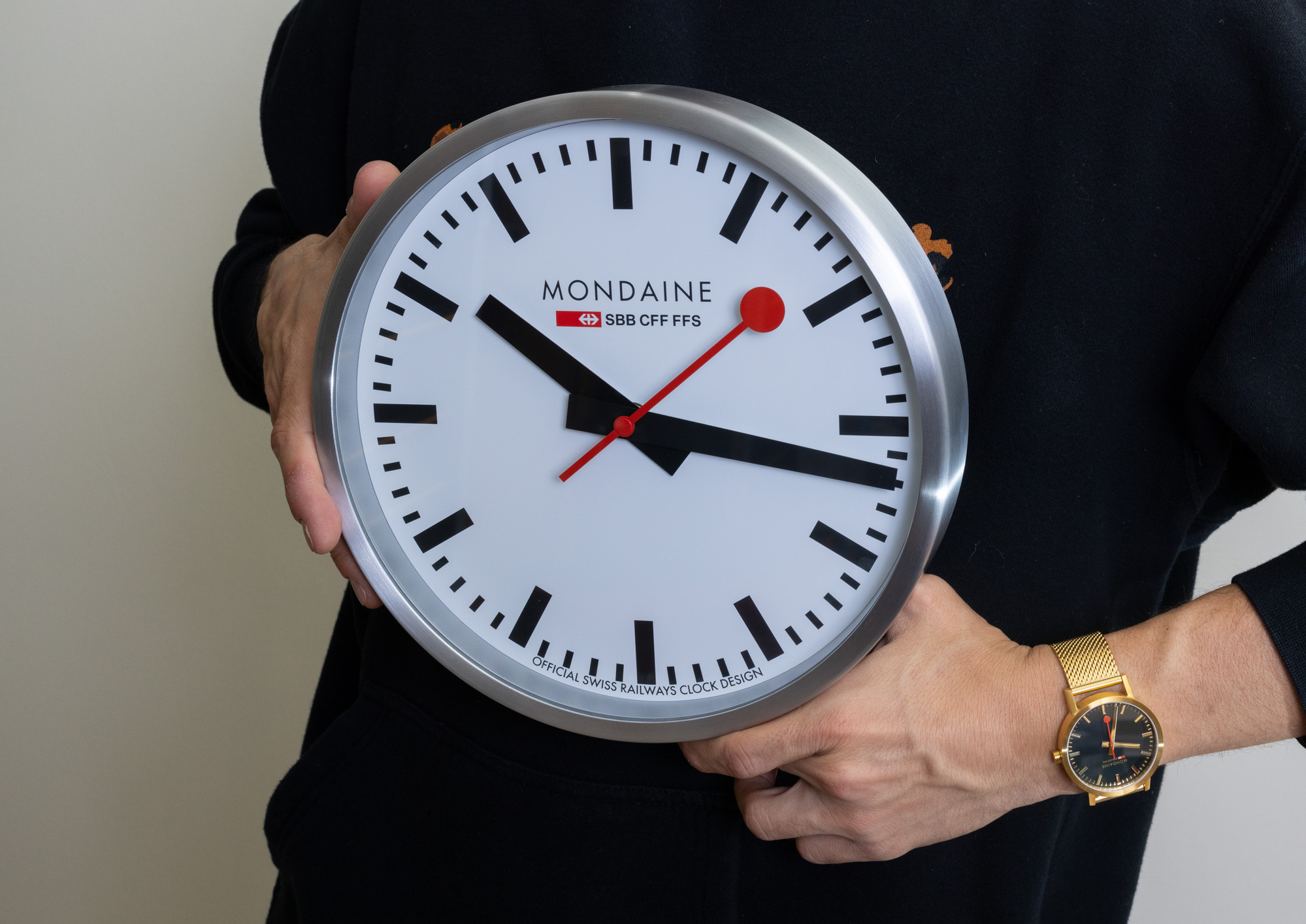 Mondaine Stop2Go WiFi 挂钟和40毫米经典腕表
