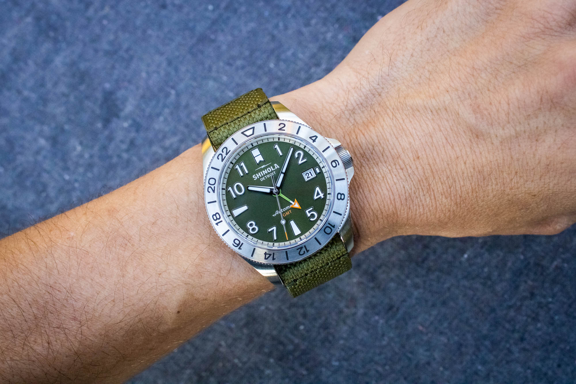 手表Shinola Monster GMT 深橄榄色手表