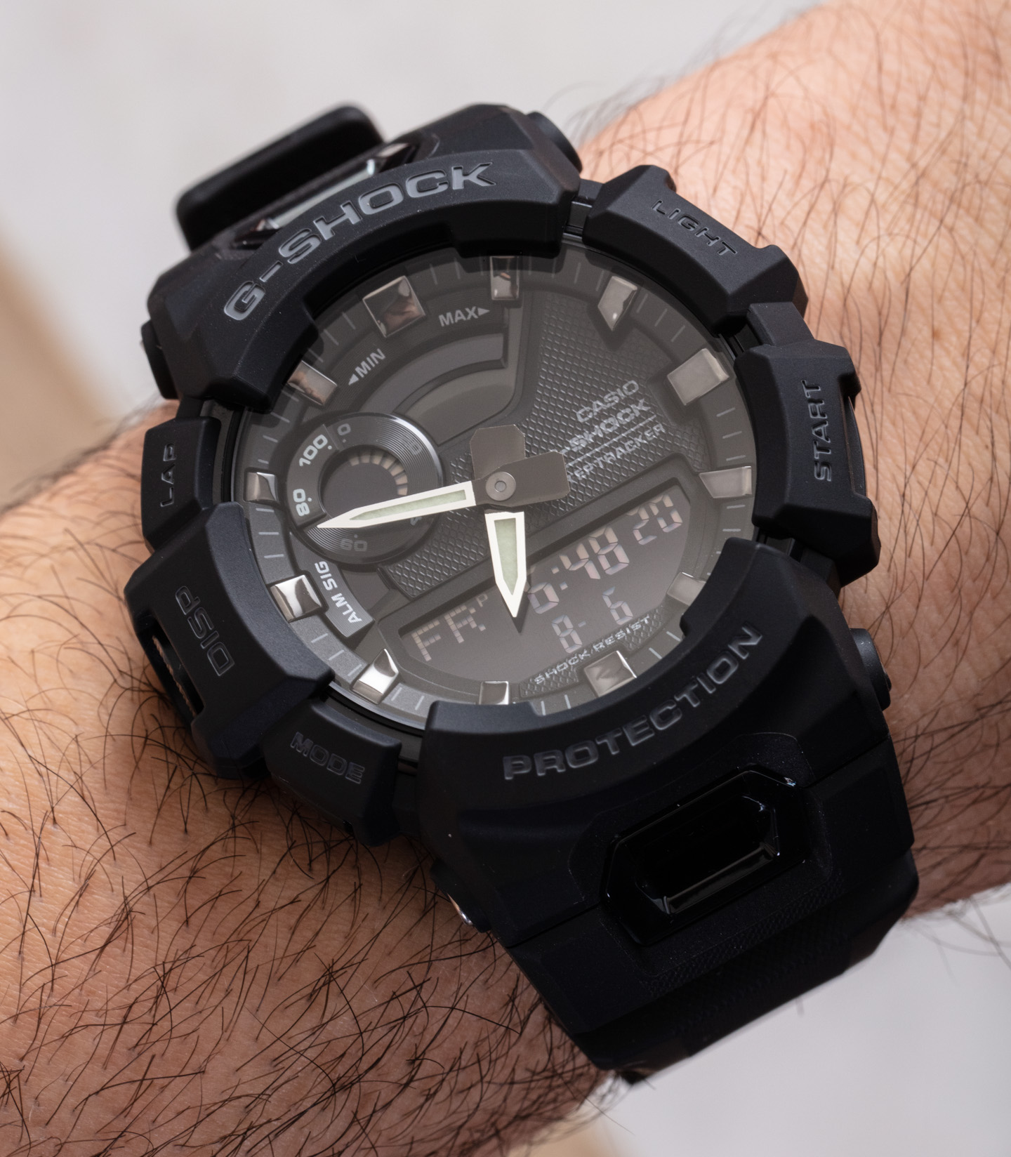 卡西欧G-Shock手表GBA900-黑与白两款把控