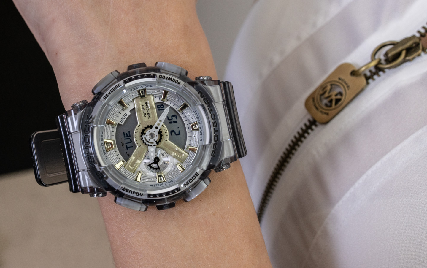 卡西欧俏皮时尚的半透明表壳设计腕表推荐
