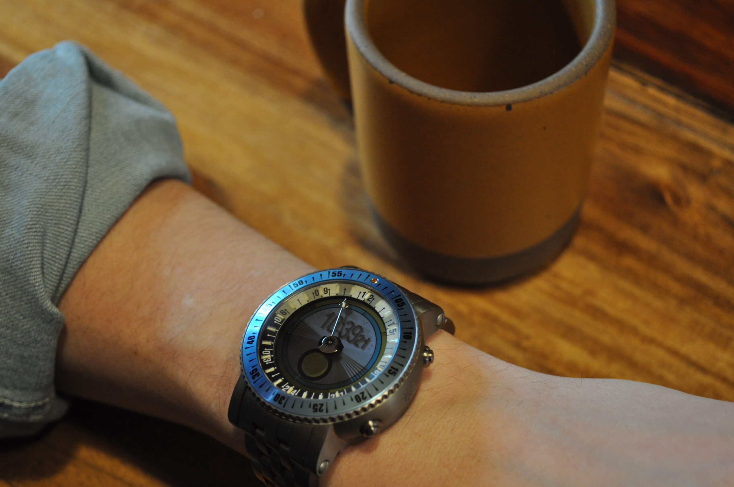 虽然Yes概念V7手表复杂手表的简单外观