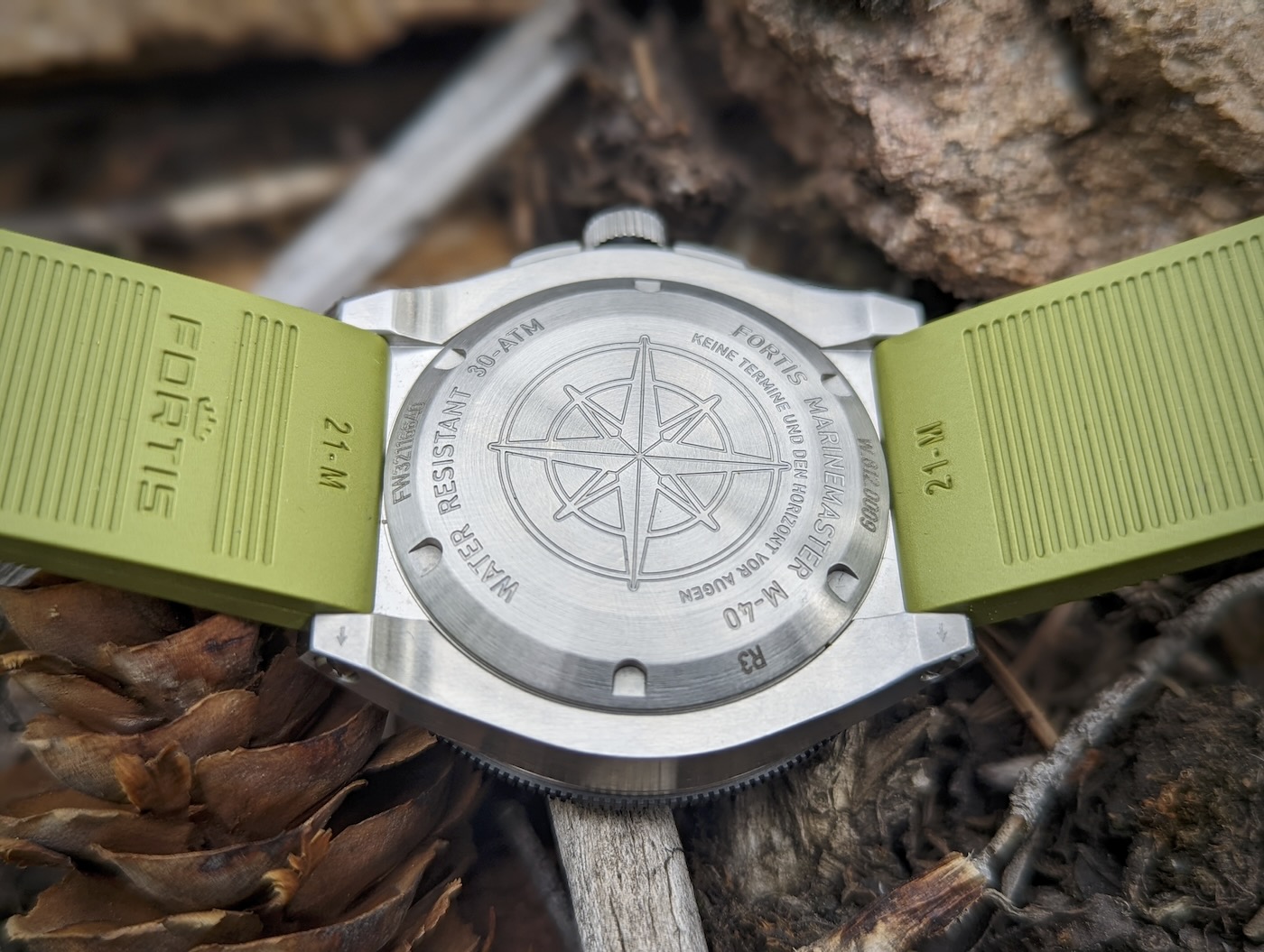 格子纹理表盘Fortis Marinemaster M-40与M-44