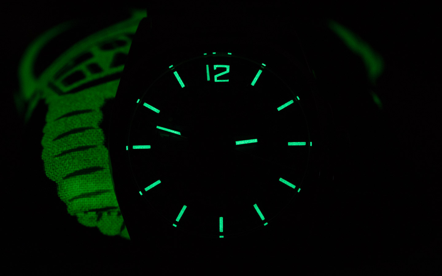 艾美达Armand Nicolet J09-3 GMT手表