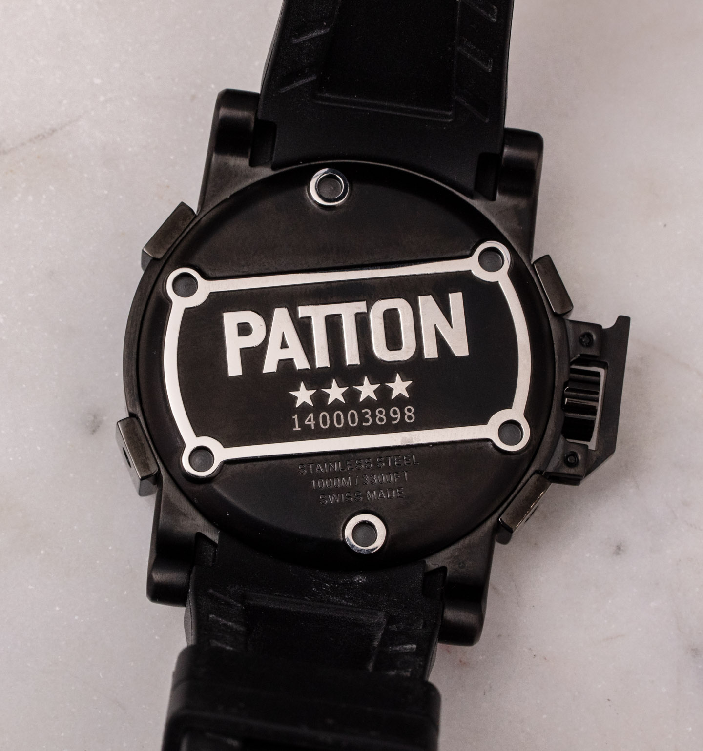 Patton品牌矿物油填充的Hyperbare手表