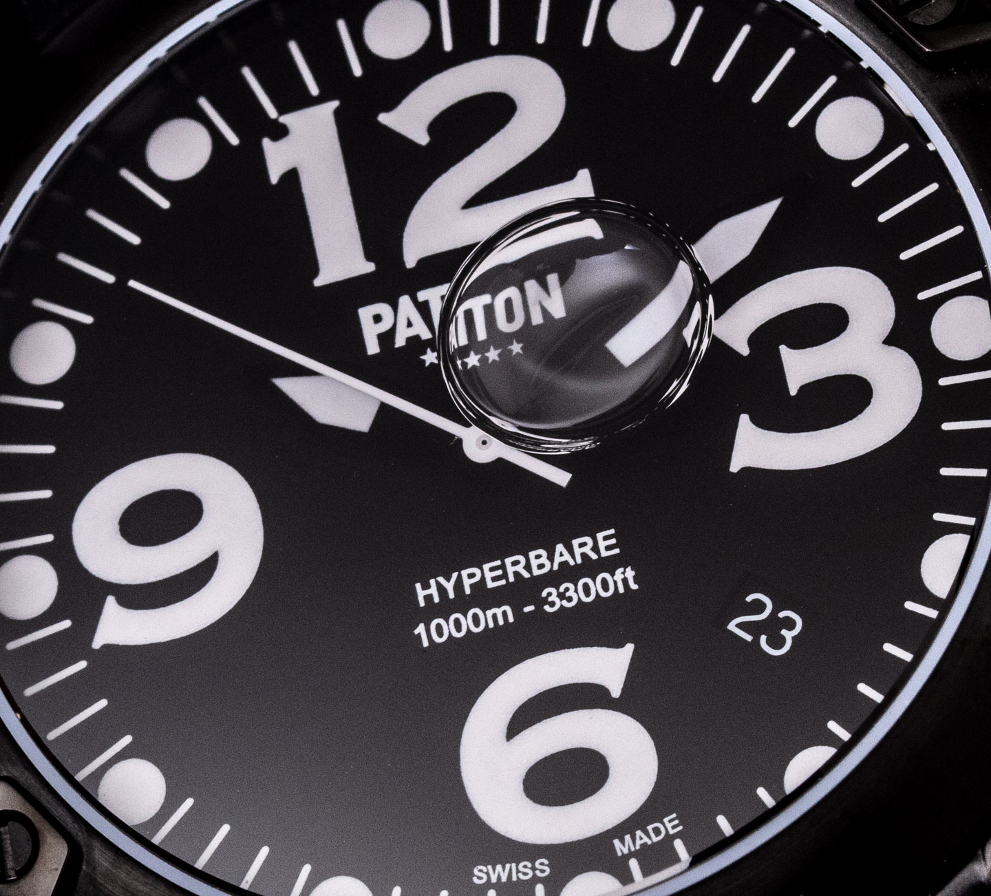 Patton品牌矿物油填充的Hyperbare手表