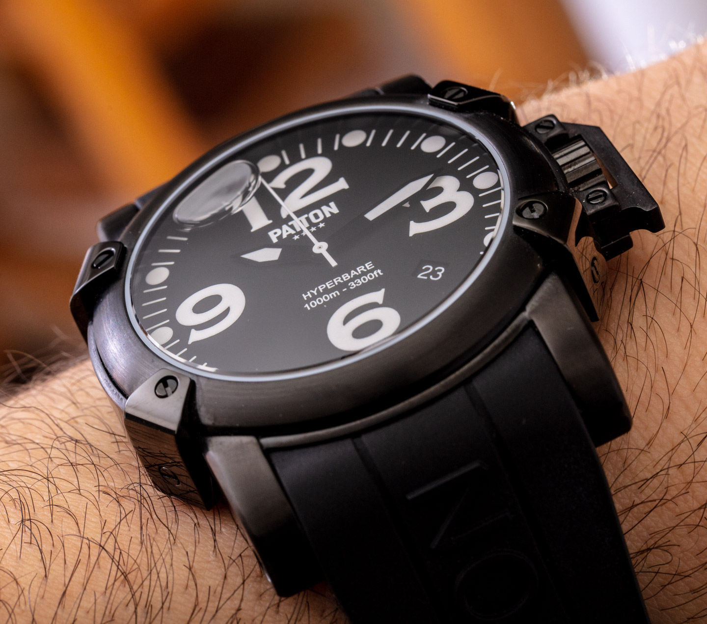 Patton品牌矿物油填充的Hyperbare手表