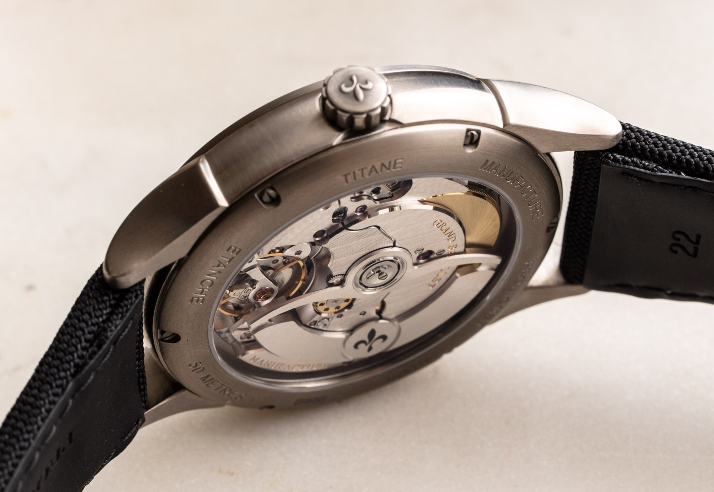 充满灵感和原创性的Pequignet手表Royale Titane