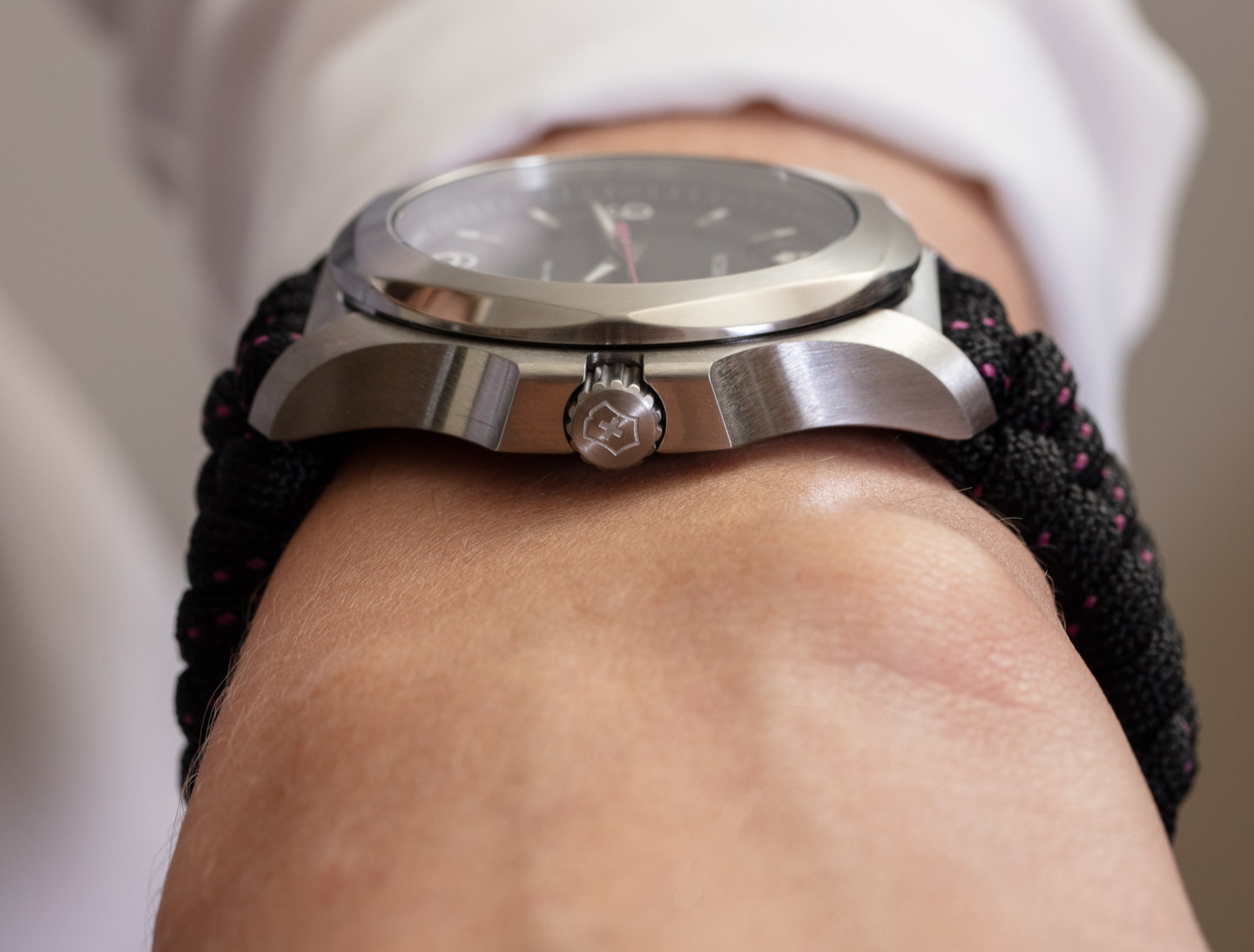 女士晚报推荐-Victorinox Swiss Army INOX V Paracord时尚女表