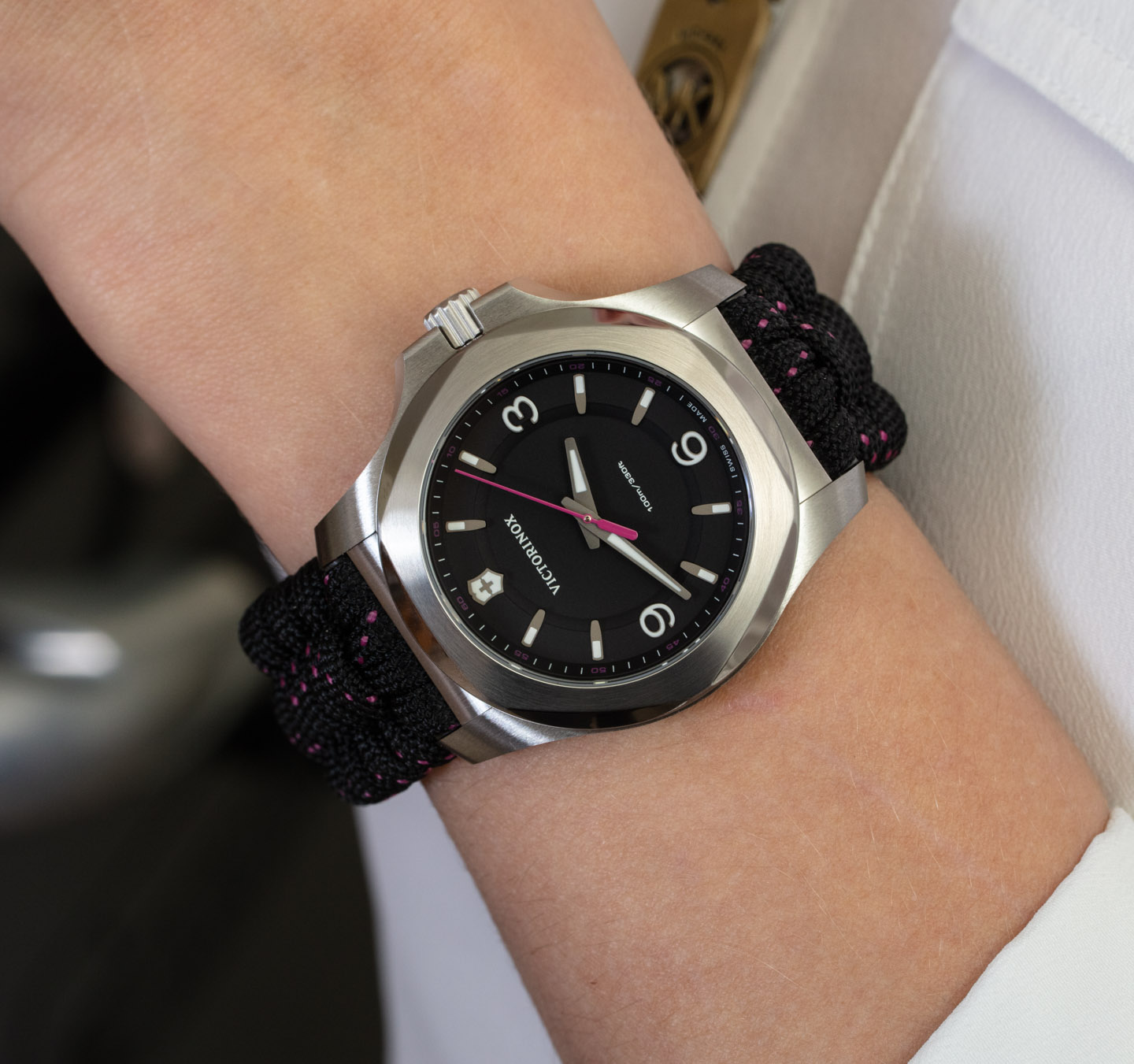 女士晚报推荐-Victorinox Swiss Army INOX V Paracord时尚女表