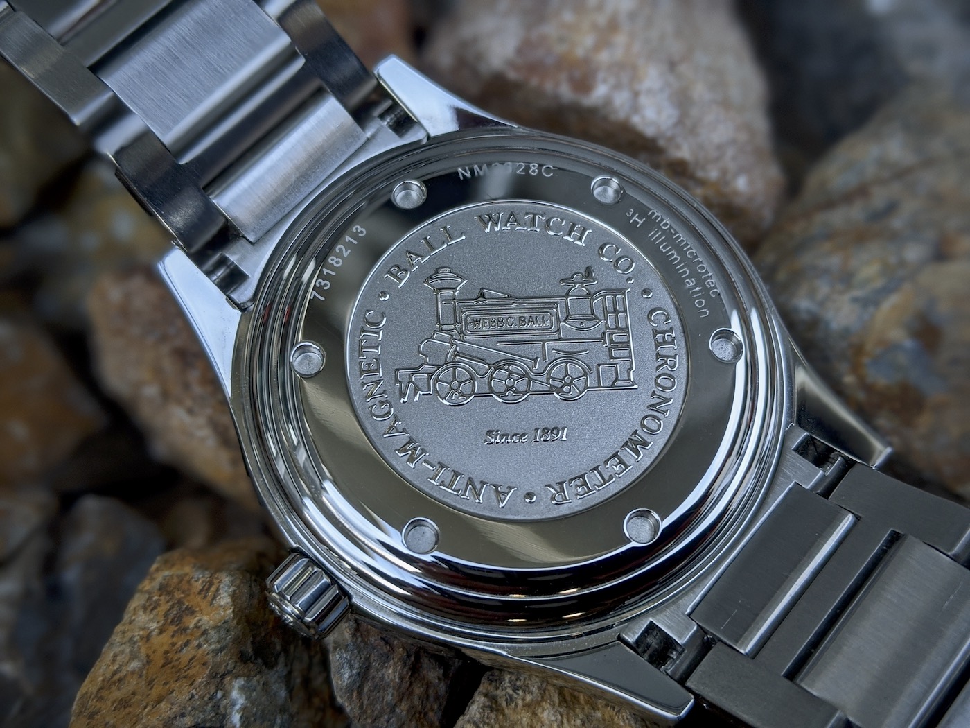 波尔BALL Watch NM2028C-S29C-BK彩色氚管夜光盘面设计