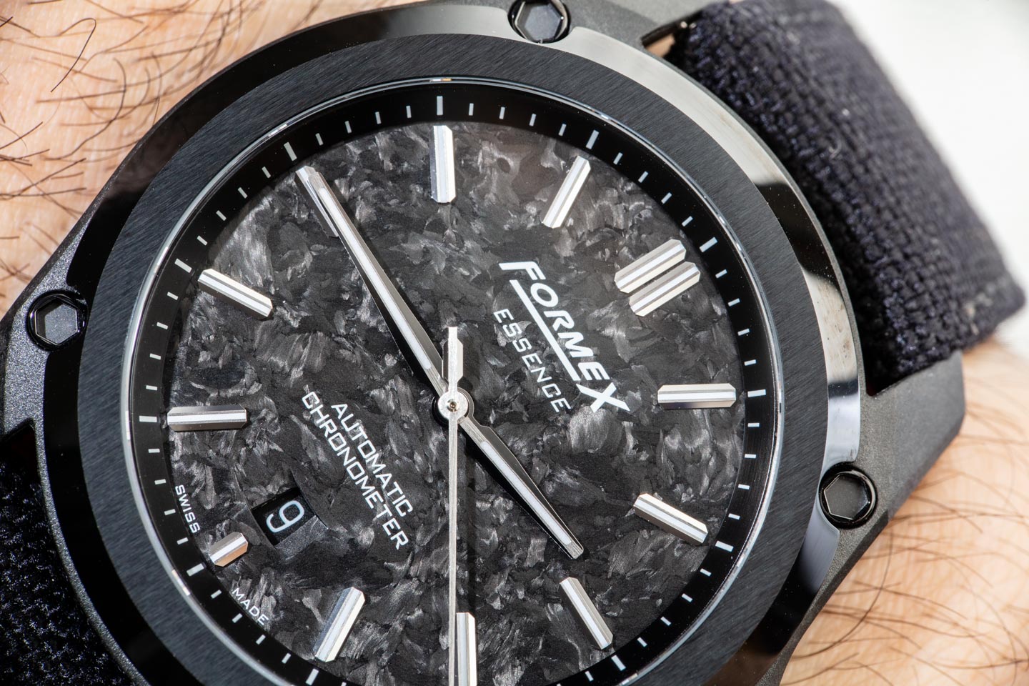Formex Essence Leggera 锻造碳纤维手表