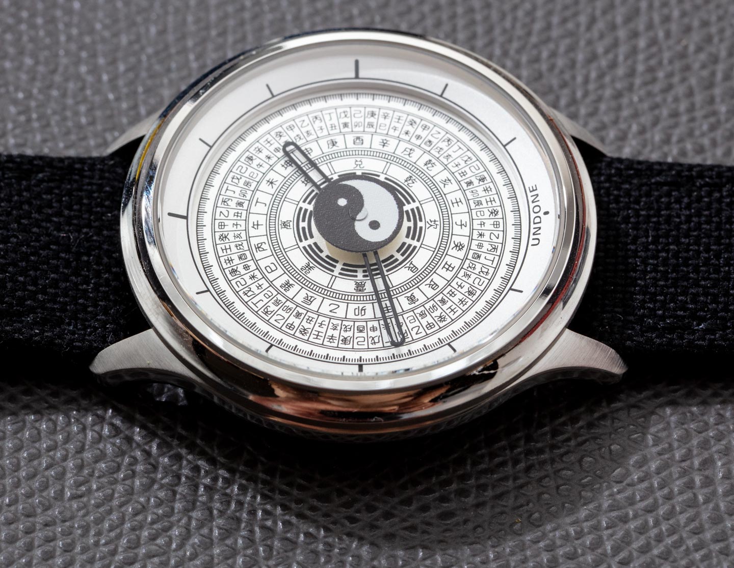 Undone品牌的Zen Cartograph腕表一款以风水罗盘为概念设计的手表