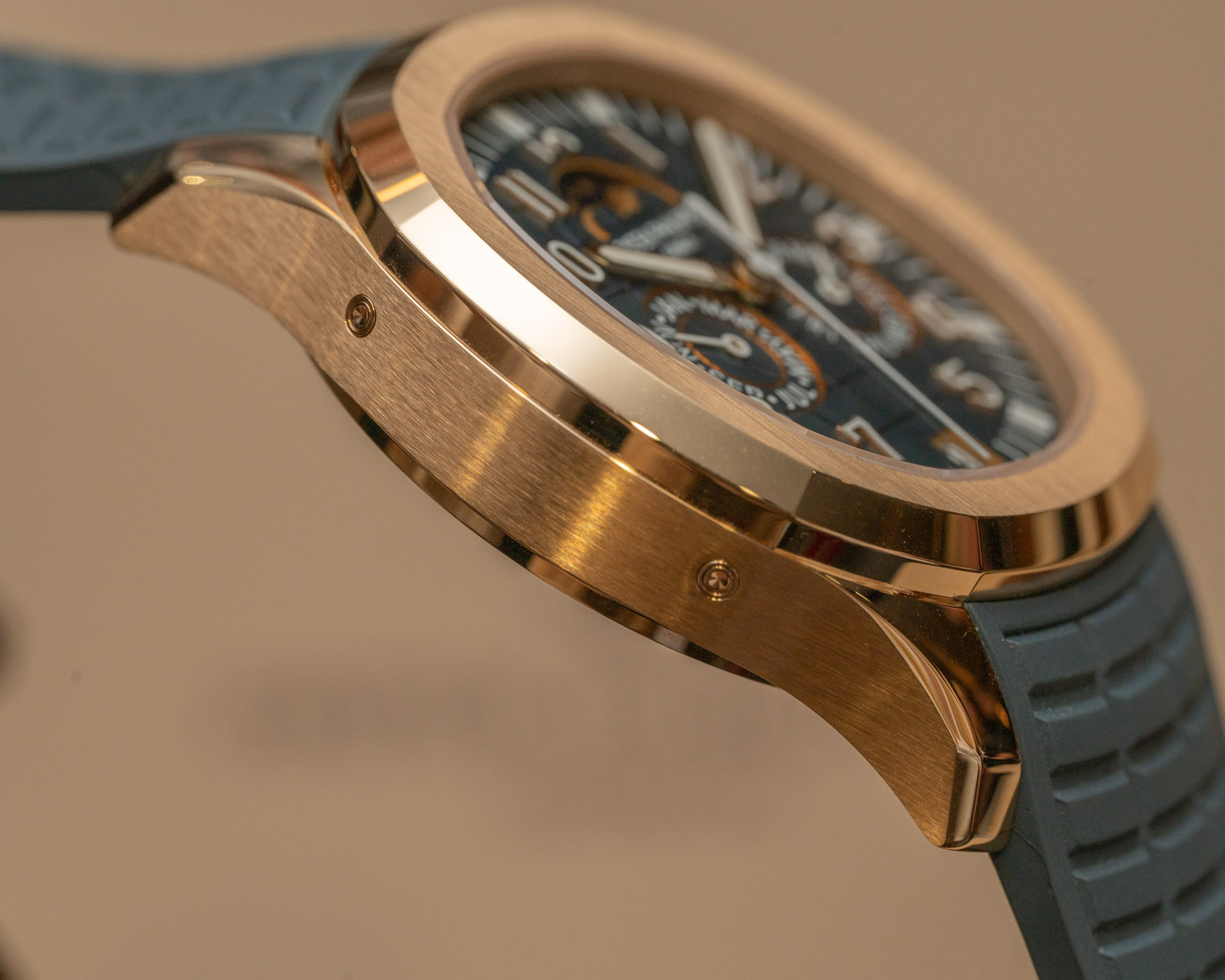 百达翡丽AQUANAUT系列万年历5261R-001腕表-专为所有人打造的中性奢华运动腕表