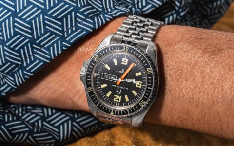新一代海洋石英30带来80年代复古风格手表