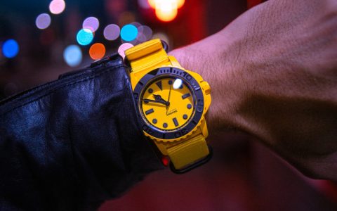 UNDONE香蕉黄色涂层钢潜水员风格手表推荐-黄色主题手表