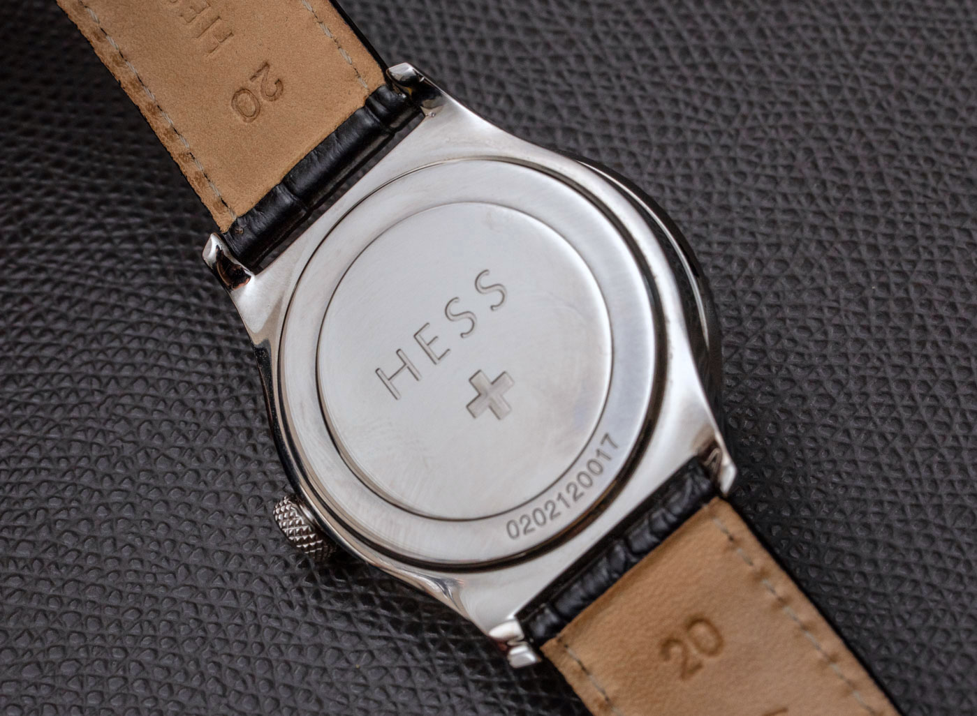 Hess推出的TWO.2 Diamond Dust系列磨砂盘款手表如何