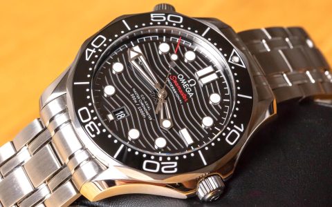 欧米茄海马系列300米黑陶盘腕表如何-海马300M手表怎么样