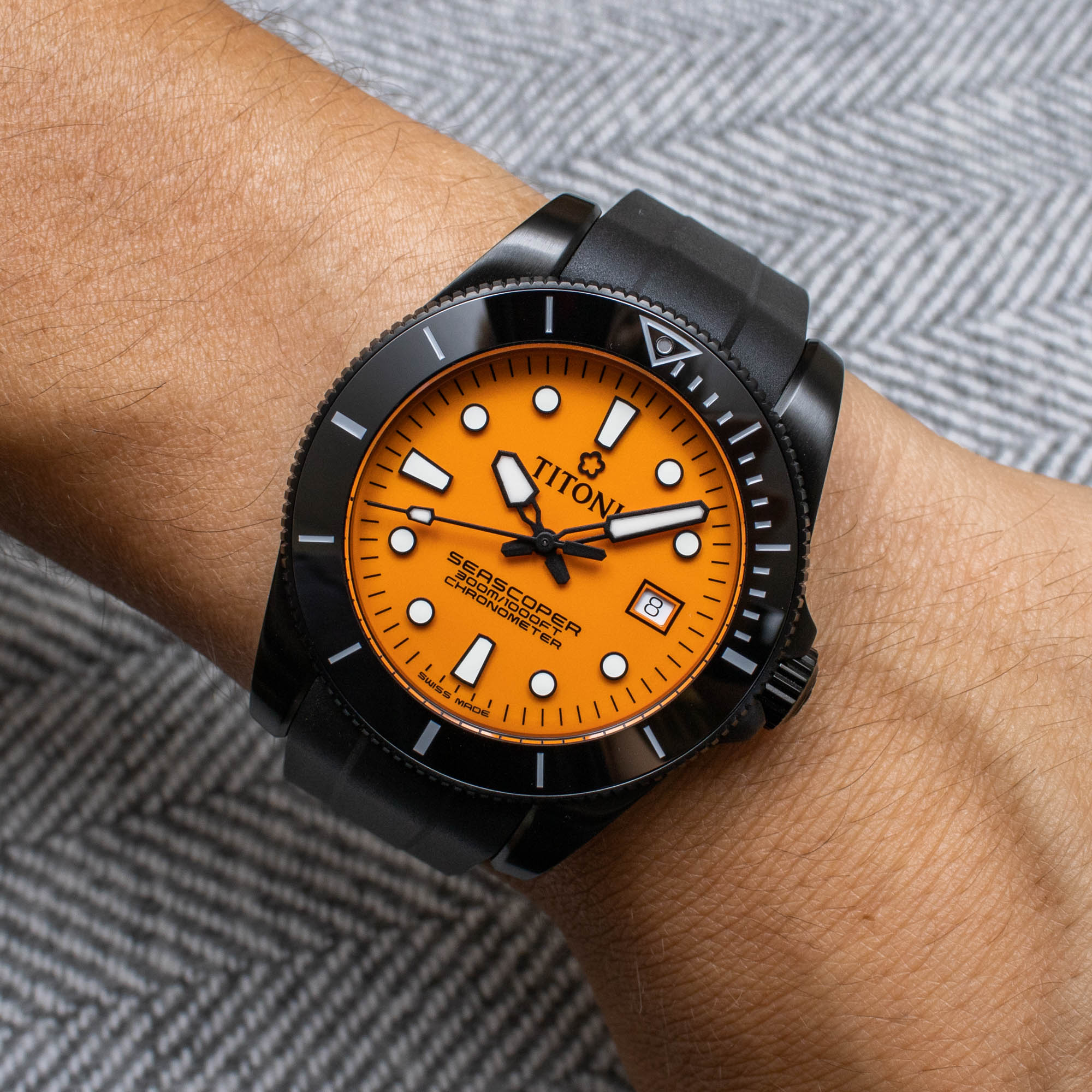 泰蒂诺尼季度镜300彩色块限量版手表