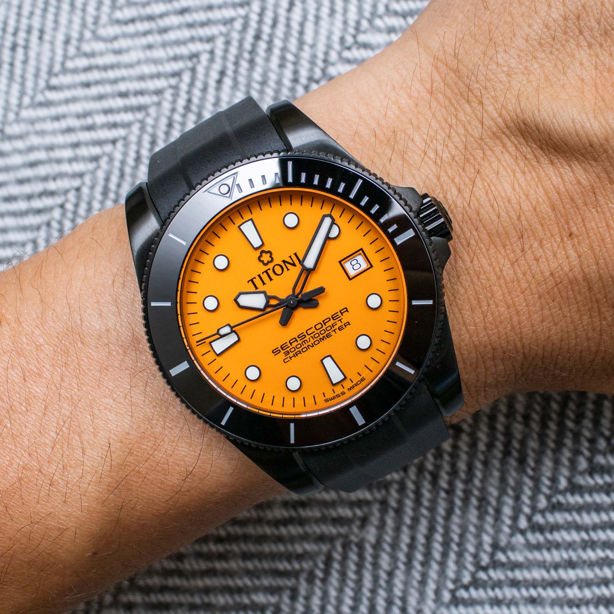泰蒂诺尼季度镜300彩色块限量版手表