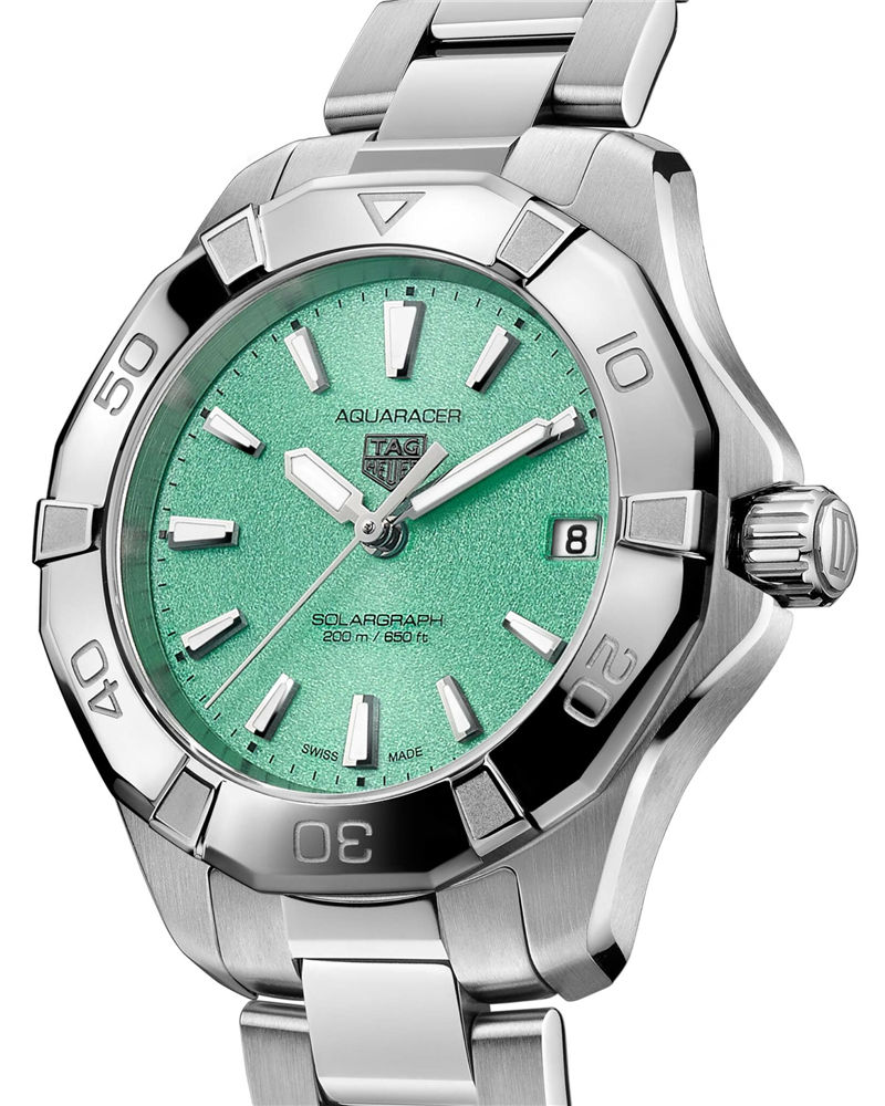 泰格豪雅继两年前推出开创性的TAG Heuer Aquaracer 系列