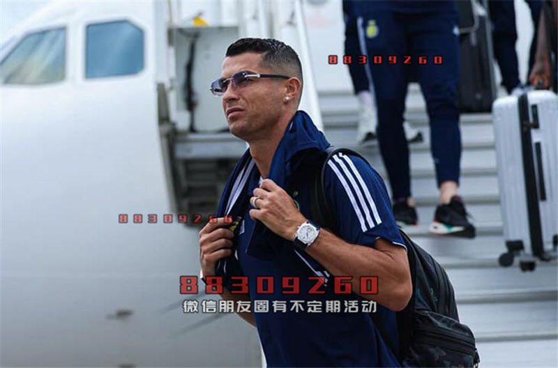 足球巨星C罗回归母队Al Nassr继续征战随队移动手上再度秀出罕见满天星鑽表