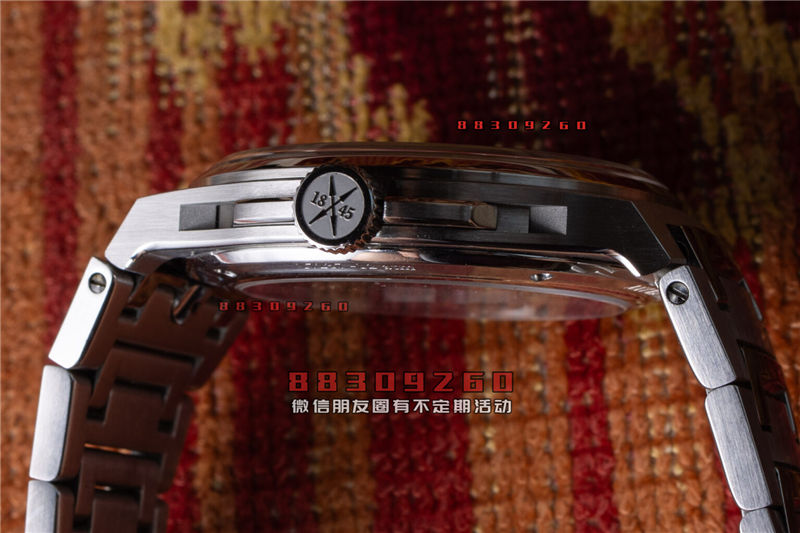 Czapek Antarctique飞钻和极地天空砂金石表盘腕表