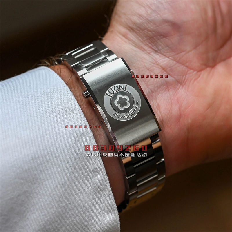 引人注目的双色Titoni Seascoper 300双色
